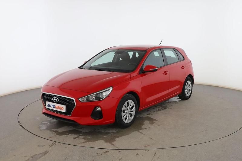 Usado Hyundai i30 120 CV (88 kW) 2017 Rojo Berlina