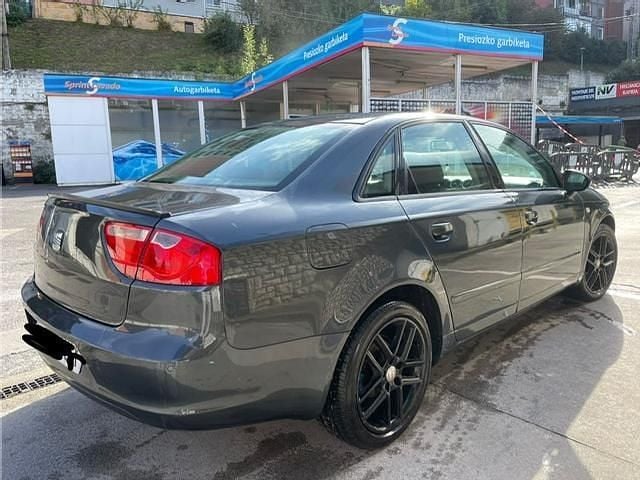 Usado Seat Exeo Sport 145 CV (106 kW) 2011 Gris Berlina