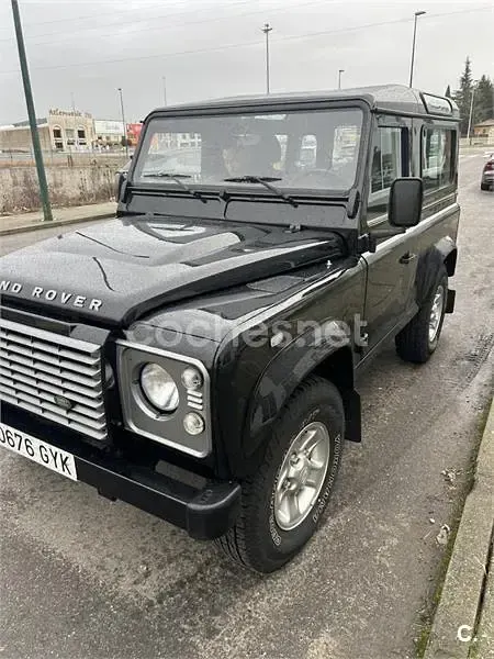 Usado Land Rover Defender SE 122 CV (89 kW) 2010 Negro Familiar