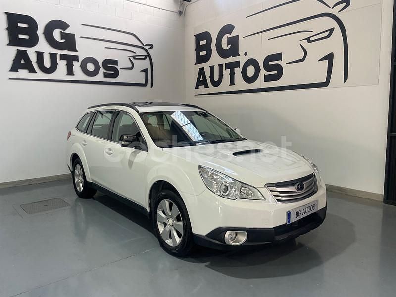 Usado Subaru Outback Premium 150 CV (110 kW) 2011 Blanco Familiar