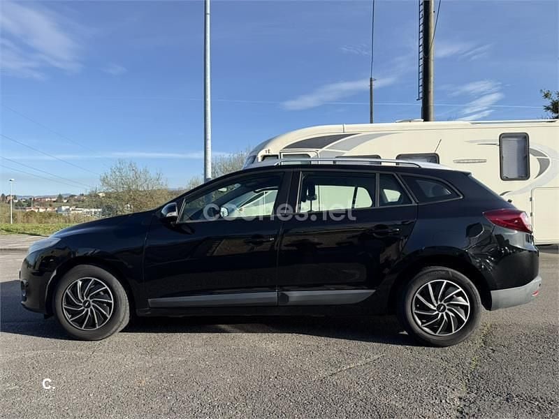 Usado Renault Mégane GrandTour Dynamique 110 CV (80 kW) 2012 Negro Familiar