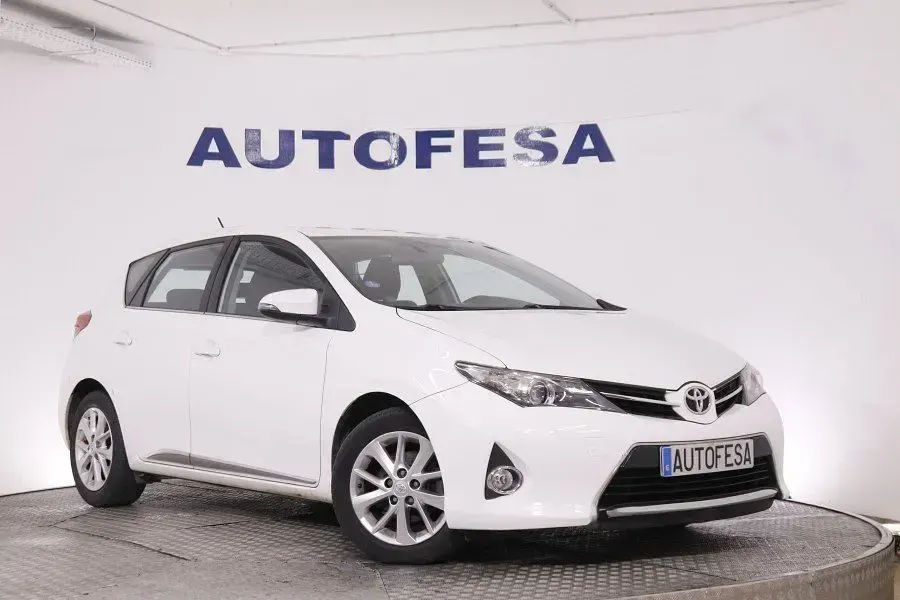 Usado Toyota Auris 100 CV (73 kW) 2013 Blanco