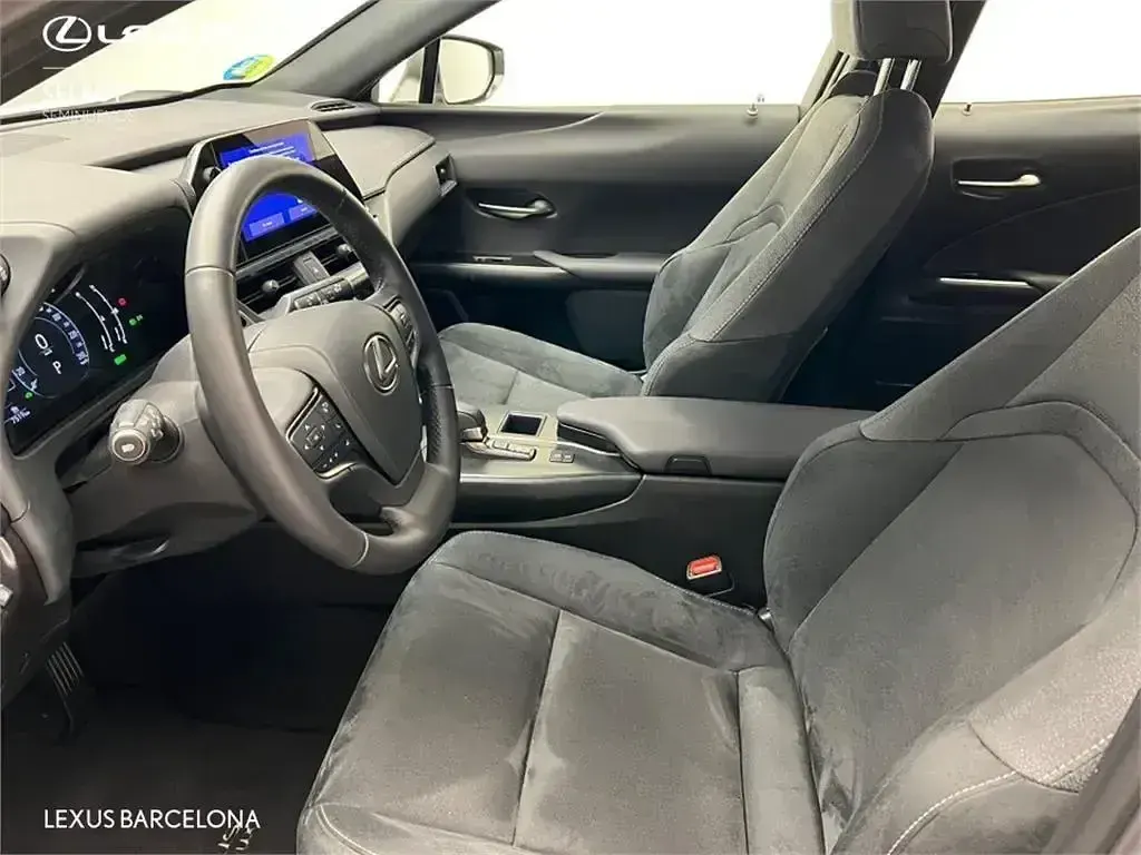 Usado Lexus UX 300h 199 CV (146 kW) 2025 Gris SUV
