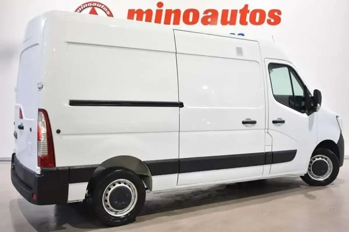 Usado Renault Master 135 CV (99 kW) 2021 Blanco Monovolumen