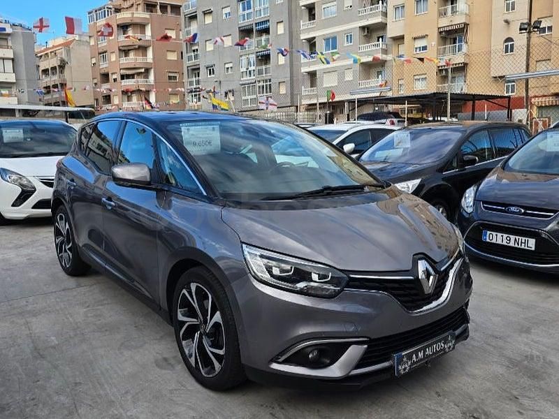 Usado Renault Scénic IV Black Edition 140 CV (102 kW) 2019 Gris / plata Monovolumen