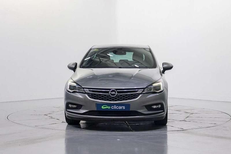 Usado Opel Astra Dynamic 136 CV (100 kW) 2016 Plateado Utilitario