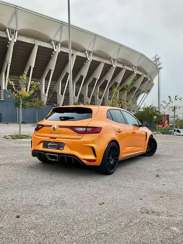 Usado Renault Mégane IV Trophy 300 CV (220 kW) 2021 Naranja Utilitario