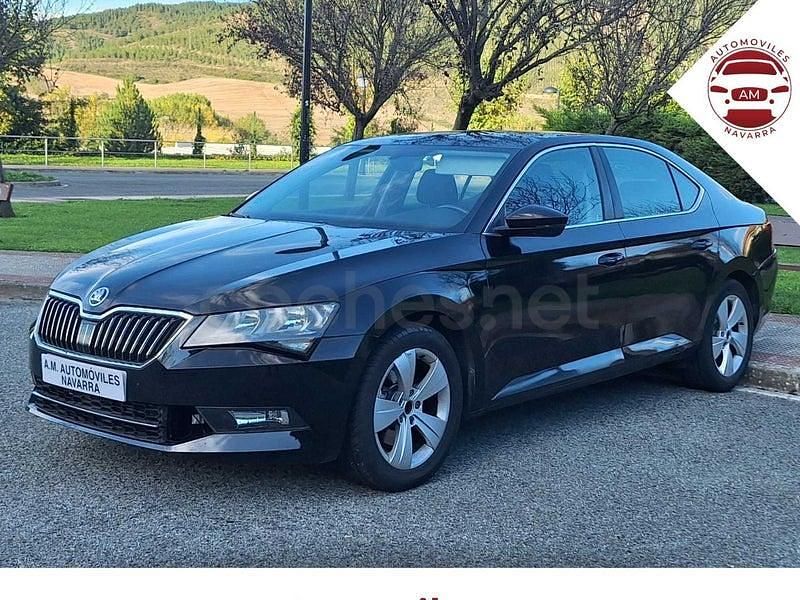 Usado Skoda Superb Active 150 HP (110 kW) 2018 Preto Carrinha