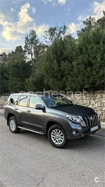 Usado Toyota Land Cruiser 190 CV (139 kW) 2014 Gris / plata SUV