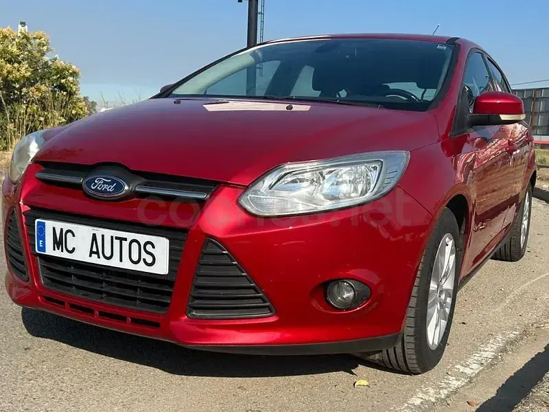 Usado Ford Focus Trend 115 CV (84 kW) 2011 Granate Berlina