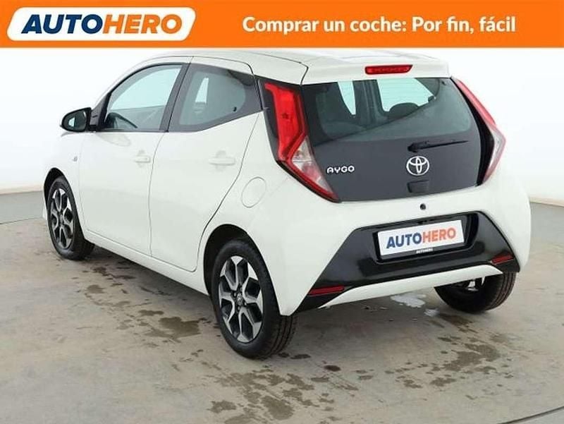 Usado Toyota Aygo X-play 69 CV (50 kW) 2019 Blanco Utilitario