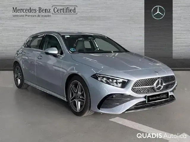 Usado Mercedes A180 136 CV (100 kW) 2026 Plata hightech
