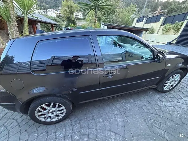 Usado VW Golf IV 110 CV (80 kW) 2003 Negro Berlina