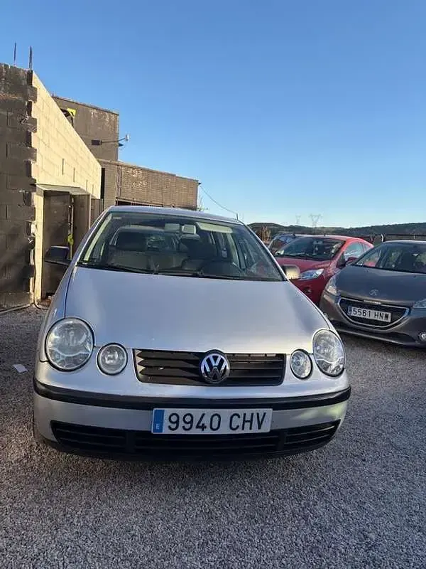 Usado VW Polo Conceptline 63 CV (46 kW) 2003 Gris Utilitario