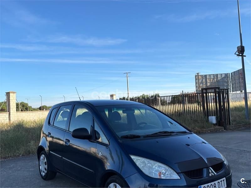 Usado Mitsubishi Colt Invite 75 CV (55 kW) 2005 Azul Monovolumen