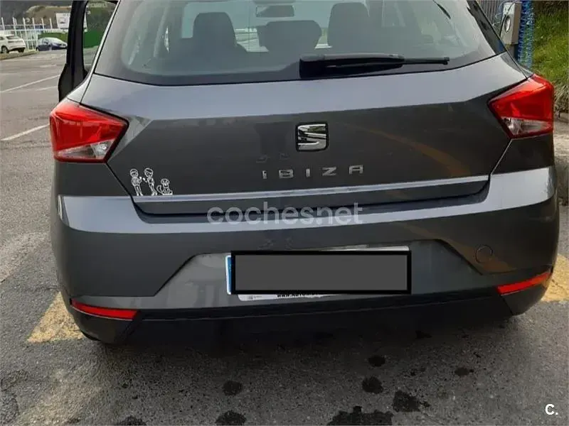 Usado Seat Ibiza Style 75 CV (55 kW) 2018 Gris / plata Utilitario