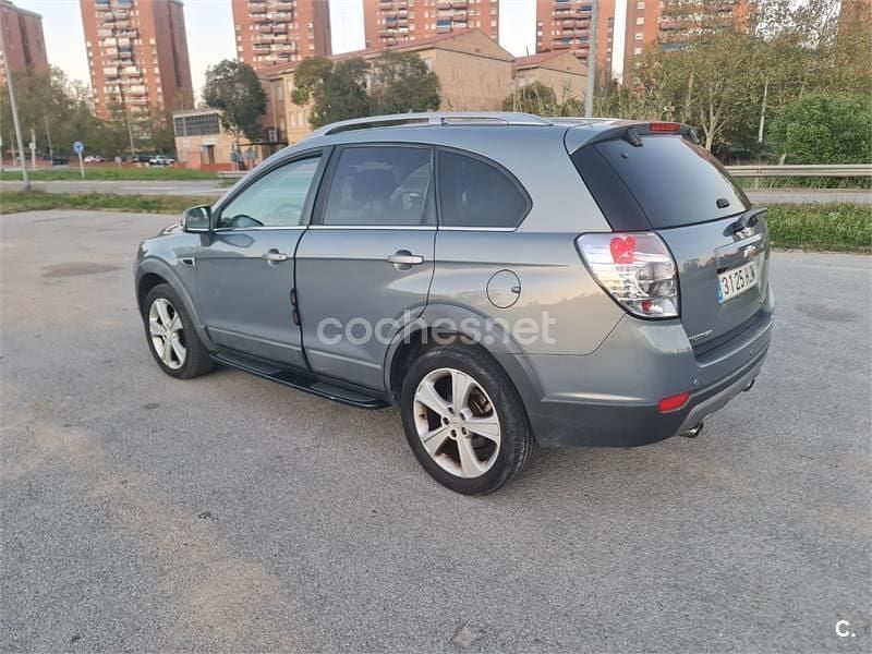 Usado Chevrolet Captiva LTZ 184 CV (135 kW) 2012 Gris / plata SUV