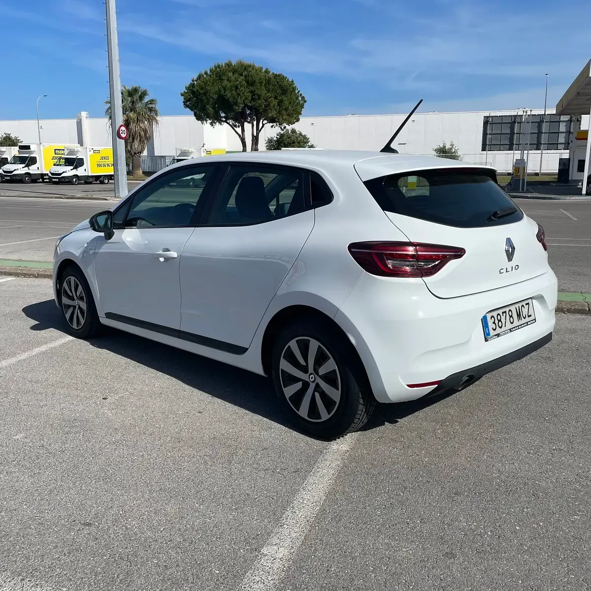 Usado Renault Clio V Equilibre 100 CV (73 kW) 2022 Blanco Berlina