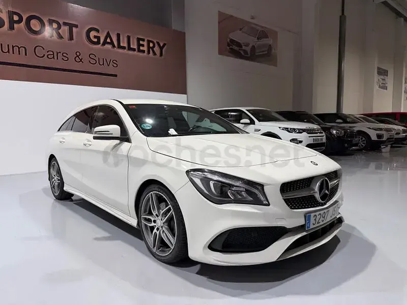 Usado Mercedes CLA200 Shooting Brake AMG line 136 CV (100 kW) 2016 Blanco Familiar