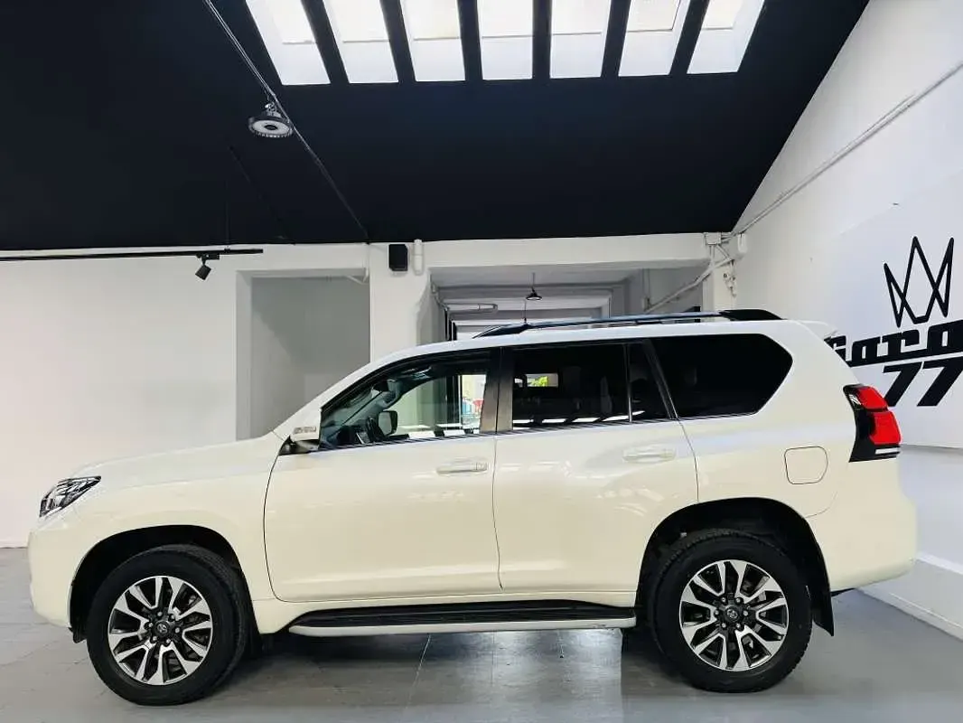 Używany Toyota Land Cruiser 204 KM (150 kW) 2023 Biały SUV
