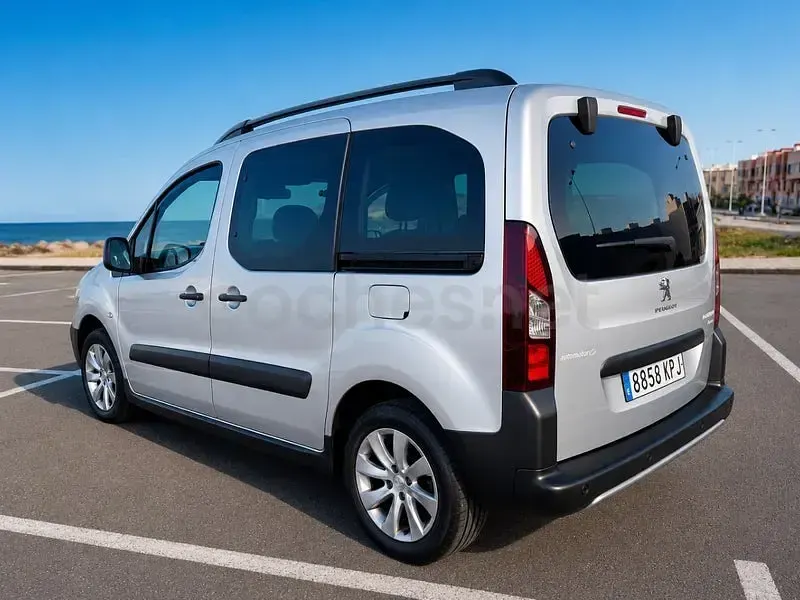 Usado Peugeot Rifter Active 100 CV (73 kW) 2018 Gris / plata Monovolumen