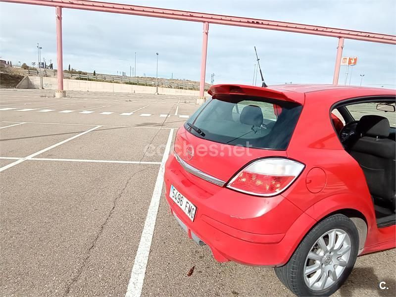 Rojo Usado 2007 Opel Astra Enjoy Berlina | 2200 € (Buen precio) - Imagen 1/4