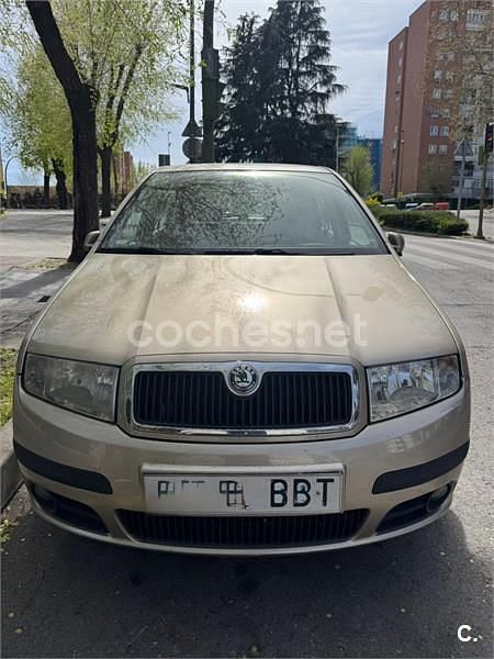 Usado Skoda Fabia Comfort 75 CV (55 kW) 2004 Beige Berlina