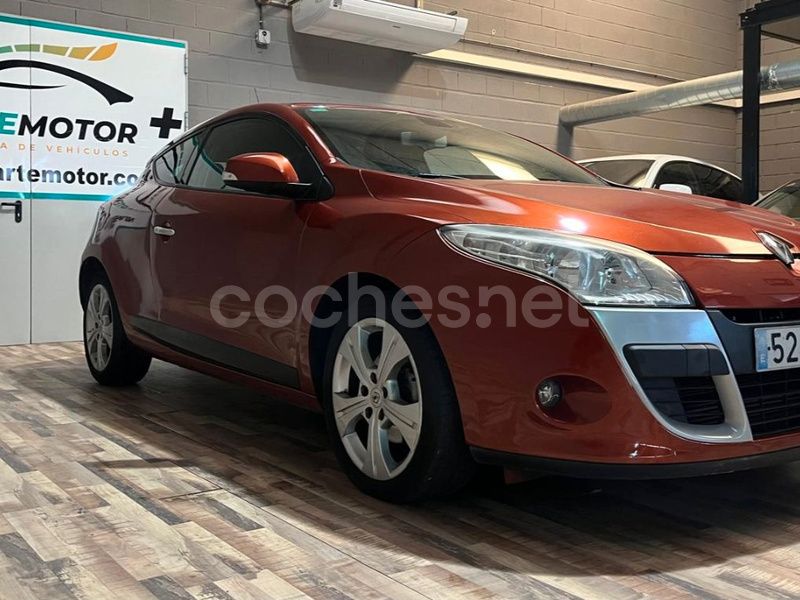 Naranja Usado 2009 Renault Mégane III Expression Coupe | 7199 € (Precio justo) - Imagen 1/4