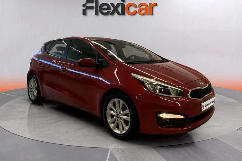 Granate Usado 2017 Kia Ceed GT Berlina | 8990 € (Buen precio) - Imagen 1/4