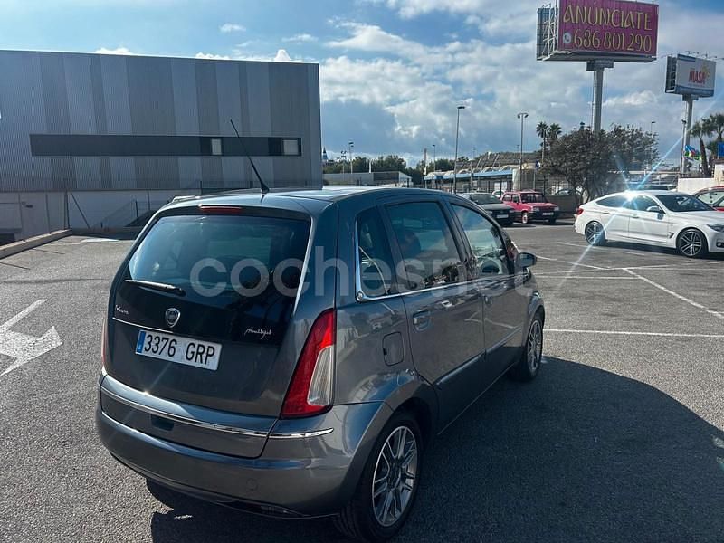 Usado Lancia Musa 90 CV (66 kW) 2009 Gris / plata Monovolumen