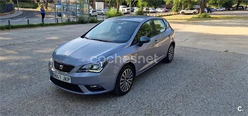 Usado Seat Ibiza CONNECT 110 CV (80 kW) 2015 Gris / plata Berlina