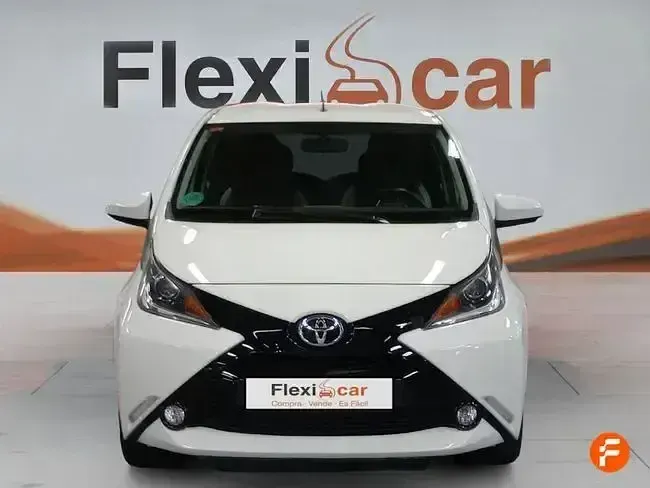 Usado Toyota Aygo X-cite 69 CV (50 kW) 2018 Blanco Utilitario