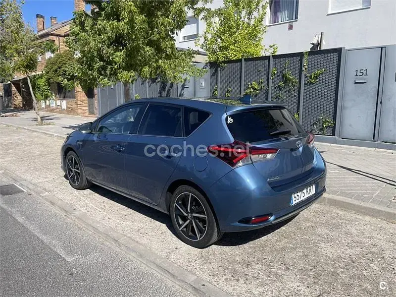 Usado Toyota Auris Hybrid Edition 136 CV (100 kW) 2018 Azul Berlina
