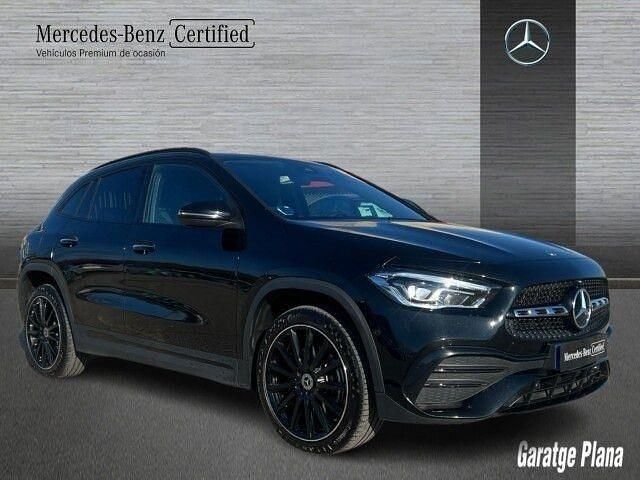 Usado Mercedes GLA250 AMG line 218 CV (160 kW) 2022 Negro cosmos SUV
