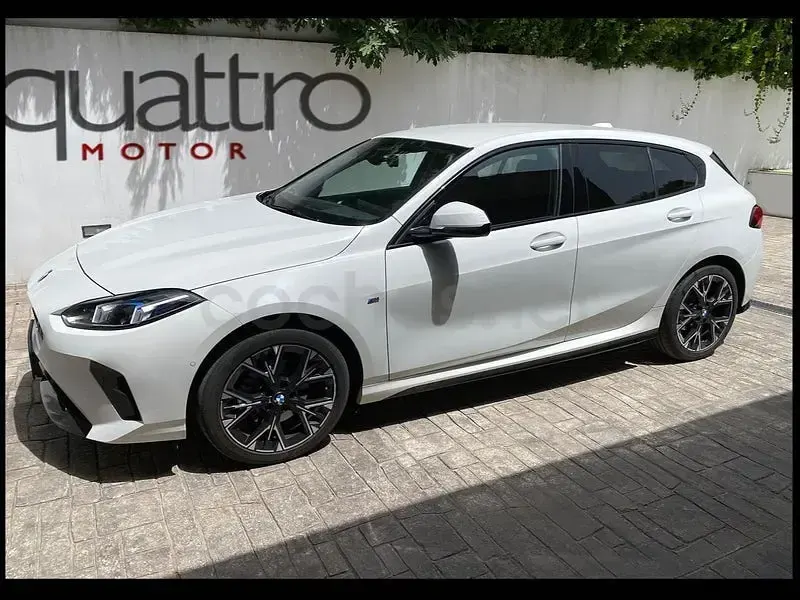Begagnad BMW 120 M Sport 163 HK (119 kW) 2024 Vit Halvkombi
