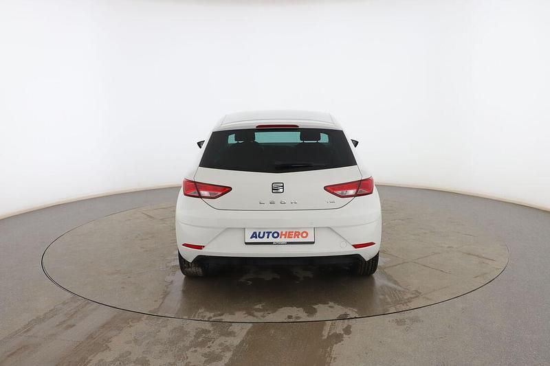 Usado Seat Leon Style Plus 110 CV (80 kW) 2017 Blanco Berlina