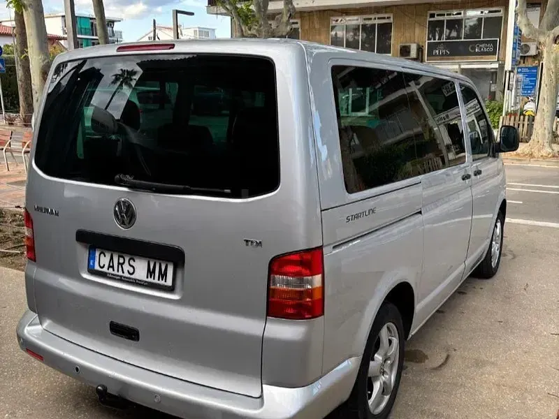 Usado VW Multivan Startline 130 CV (95 kW) 2009 Gris / plata Monovolumen
