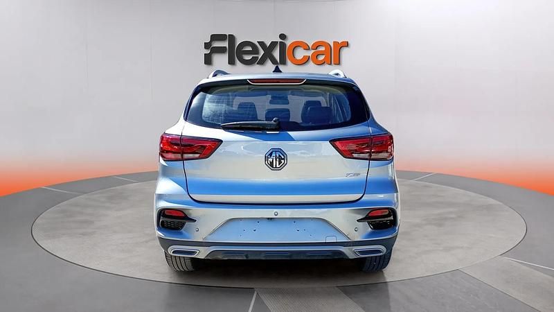 Usado MG ZS Luxury 111 CV (81 kW) 2023 Gris SUV