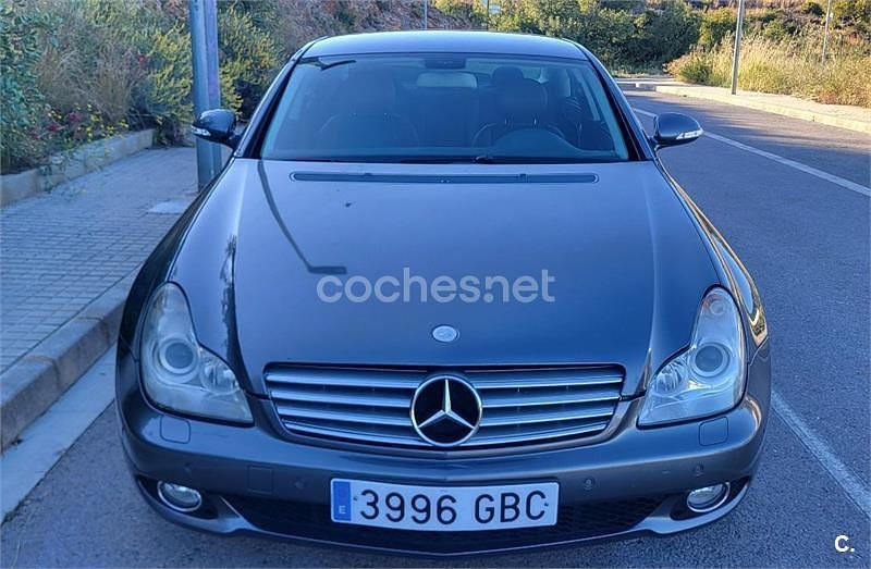 Usado Mercedes CLS320 224 CV (164 kW) 2008 Gris / plata Berlina