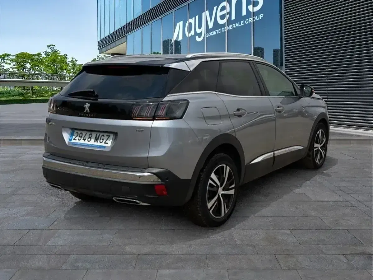 Usado Peugeot 3008 GT 131 CV (96 kW) 2023 Gris SUV