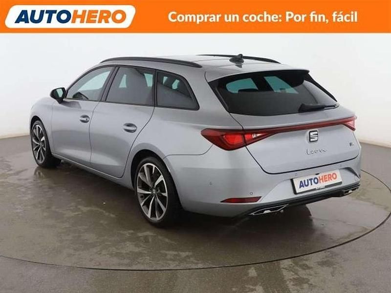 Usado Seat Leon FR 150 CV (110 kW) 2021 Plateado Familiar