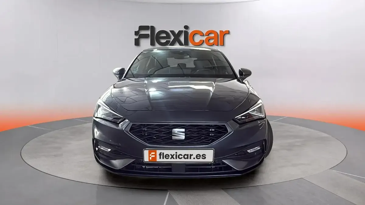Usado Seat Leon FR 116 CV (85 kW) 2025 Gris Berlina