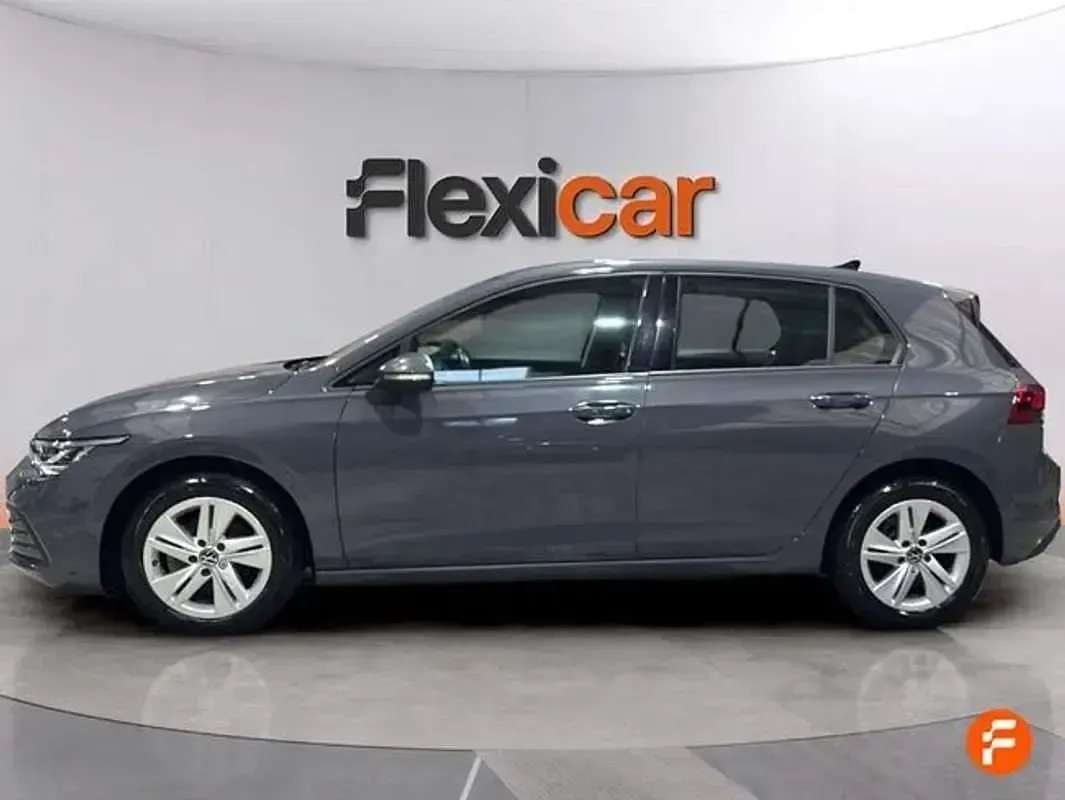 Usado VW Golf VIII Life 150 CV (110 kW) 2022 Gris Utilitario