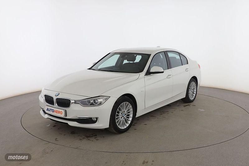 Blanco Usado 2015 BMW 318 Sport Line Berlina | 17.399 € (Precio justo) - Imagen 1/3