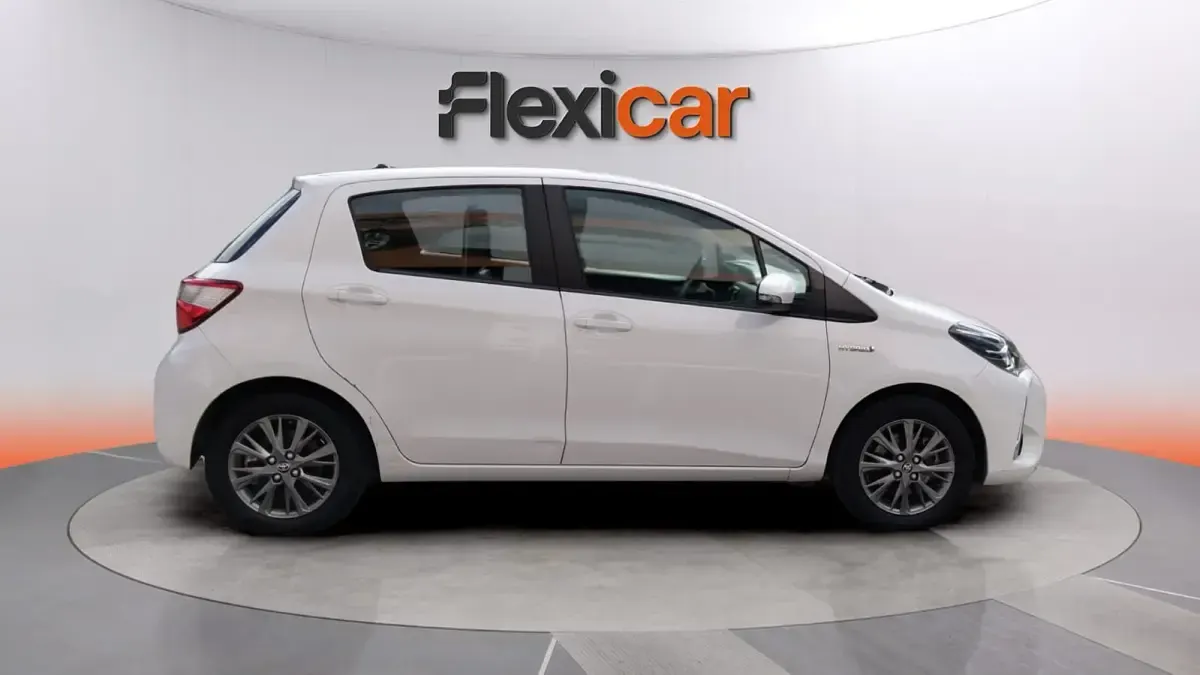 Usado Toyota Yaris Active 100 CV (73 kW) 2020 Blanco