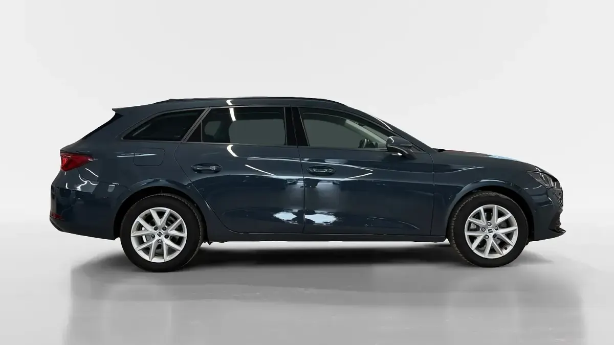 Usado Seat Leon Style 150 CV (110 kW) 2024 Azul Familiar