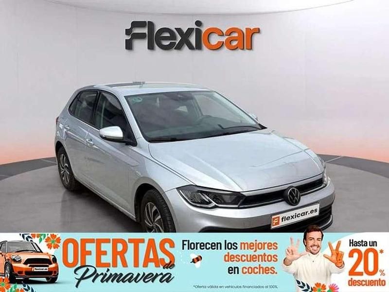 Usado VW Polo Life 110 CV (80 kW) 2022 Gris Utilitario