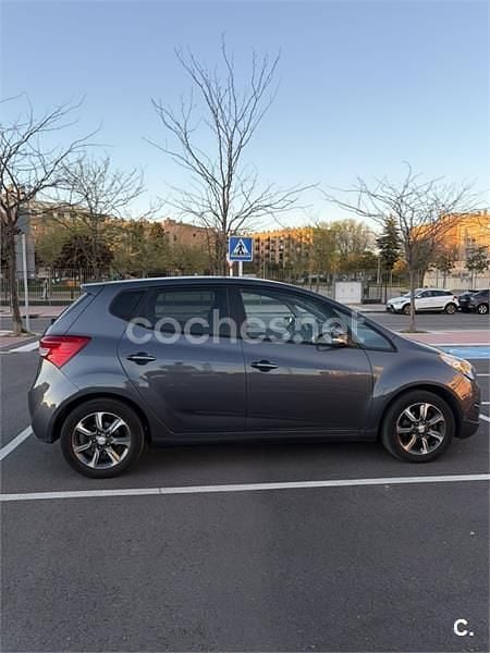 Usado Hyundai ix20 126 CV (92 kW) 2017 Gris / plata Utilitario