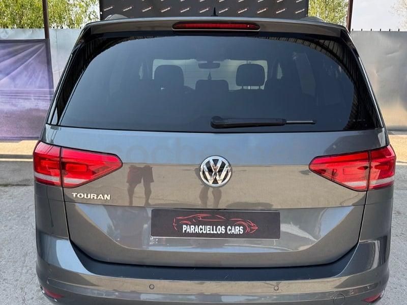 Usado VW Touran Business 115 CV (84 kW) 2018 Gris / plata Monovolumen