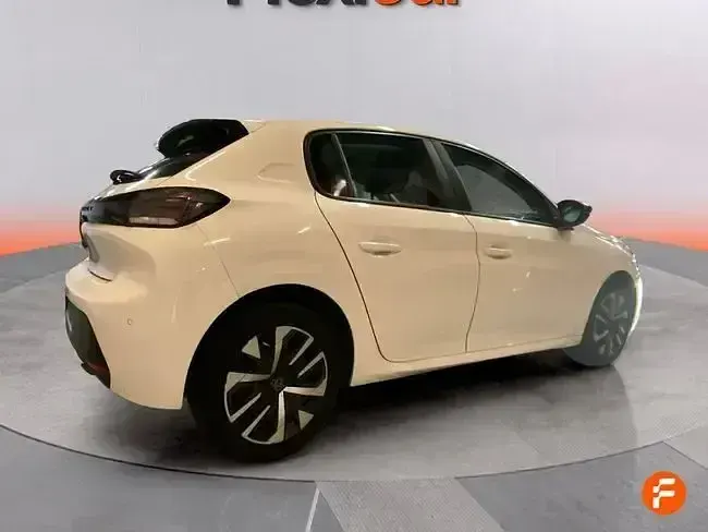 Usado Peugeot 208 Active 100 CV (73 kW) 2024 Blanco Utilitario